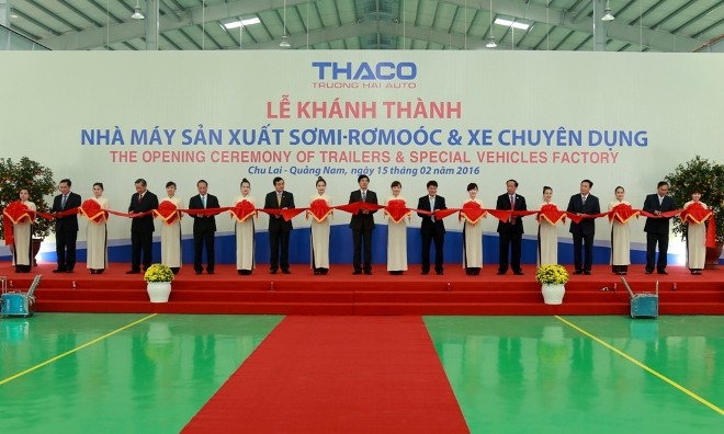 THACO sản xuất xe hạng nặng và sơmi rơmoóc đầu tiên tại Việt Nam Lãnh đạo tỉnh Quảng Nam và THACO cắt băng khánh thành nhà máy