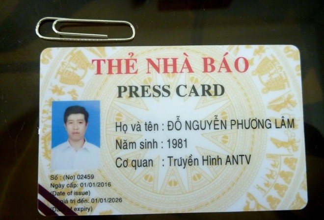 Phát hiện tài xế mạo danh nhà báo đi xe tốc độ cao Thẻ nhà báo giả mang tên Đỗ Nguyễn Phương Lâm.