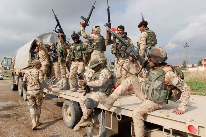 Bản tin 8H: Syria tiếp tục truy quét IS tại thị trấn chiến lược Binh sỹ Iraq tham gia một chiến dịch truy quét phiến quân IS tại khu vực ngoại ô thành phố Kirkuk. (Nguồn: THX/TTXVN)
