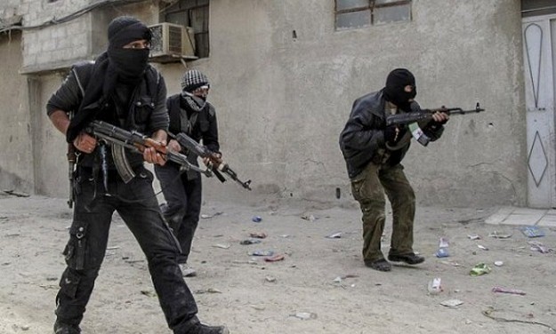 Bản tin 8H: Nga tố 150 phần tử khủng bố vào Syria từ Thổ Nhĩ Kỳ Các tay súng thuộc mặt trận Al-Nusra. (Nguồn: en.alalam.ir)