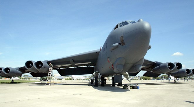 Bản tin 14H: B52 của Mỹ trút mưa bom xuống IS tại Syria Máy bay ném bom B-52 của Mỹ. (Nguồn: Reuters)