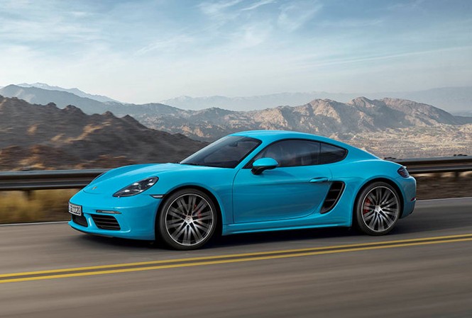 Porsche 718 Cayman xuất trận với 2 phiên bản Porsche 718 Cayman xuất trận với 2 phiên bản