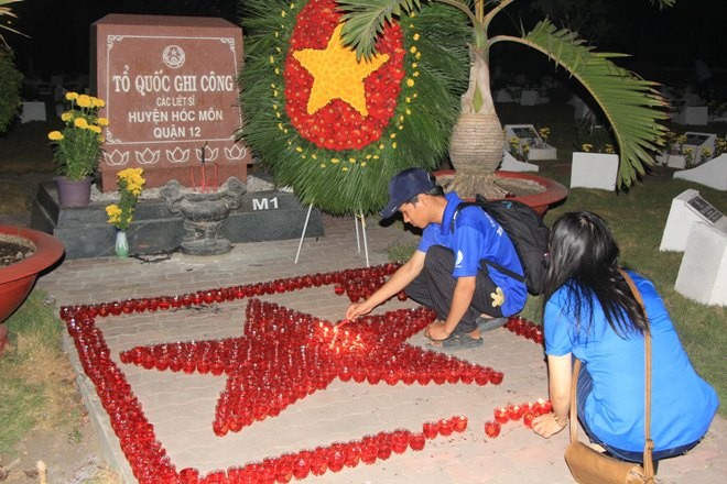 Tuổi trẻ TPHCM thắp nến tri ân liệt sĩ Tuổi trẻ TPHCM thắp nến tri ân liệt sĩ