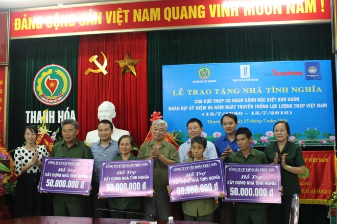 Trao tặng nhà tình nghĩa cho cựu TNXP Hỗ trợ xây dựng nhà cho cựu TNXP tại Thanh Hóa. Ảnh: Hoàng Lam