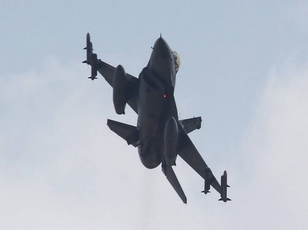 Bản tin 8H: Thổ Nhĩ Kỳ tuyên bố bắn rơi máy bay đảo chính Máy bay chiến đấu F-16 của Thổ Nhĩ Kỳ. (Nguồn: Reuters)