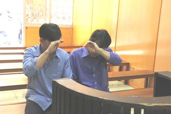 Chú rể tham gia giết người chỉ vài tiếng sau tiệc cưới Hai anh em Phụng, Sơn tại tòa ngày 19/7. Ảnh: Tân Châu