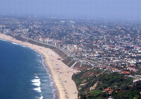 Bản tin chiều: Mỹ đóng cửa bãi biển Los Angeles vì thảm họa nước thải Một đoạn bờ biển Los Angeles. (Nguồn: beacheszone.com)