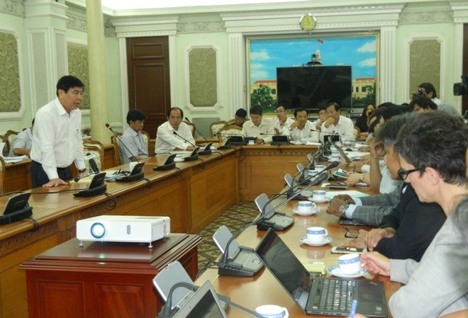 Bí thư Thăng đứng đầu Ban chỉ đạo xây dựng thành phố thông minh Chủ tịch UBND TPHCM Nguyễn Thành Phong chủ trì buổi làm việc với lãnh đạo Tập đoàn VNPT.