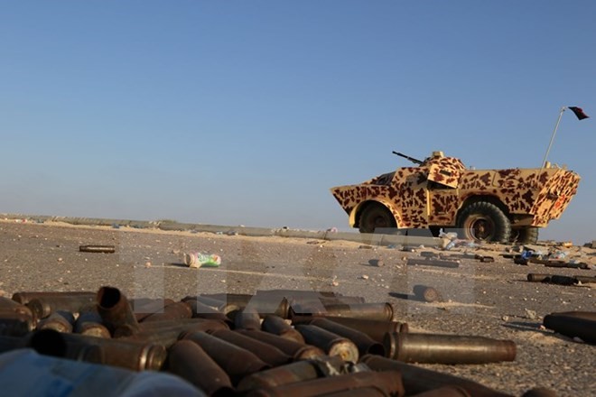 Bản tin 8H: Libya đối mặt nguy cơ bùng phát nội chiến Lực lượng ủng hộ Chính phủ Libya trong chiến dịch giành lại thành phố Sirte từ tay IS ngày 3/8. Nguồn: AFP/TTXVN.