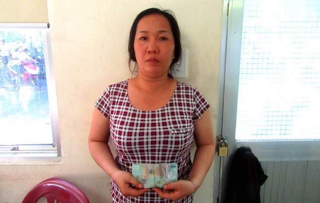 Bắt quả tang một phụ nữ móc túi bệnh nhân lấy 25 triệu đồng Mã Thị Phượng bị bắt quả tang móc túi người bệnh tại Bệnh viện Chợ Rẫy sáng 7/9. Ảnh do bệnh viện cung cấp.