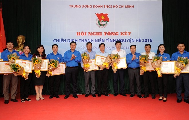 Sẵn sàng tình nguyện mọi lúc mọi nơi 19 đơn vị xuất sắc được tuyên dương tại Hội nghị tổng kêt Chiến dịch thanh niên tình nguyện Hè 2016.