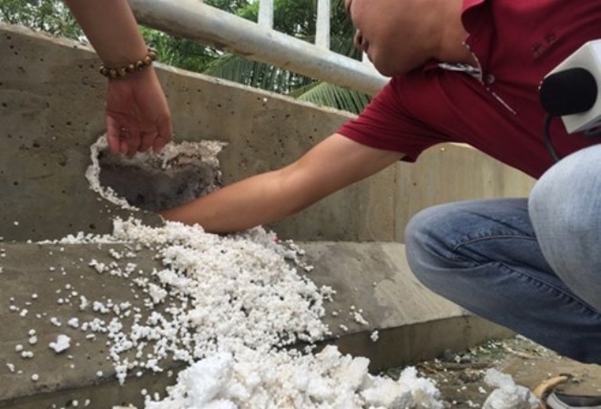 Sở GTVT Hà Nội phản hồi vụ 'bê tông lót xốp ở cầu vượt sông' Sở GTVT Hà Nội khẳng định, xốp bên trong bờ lan can cầu Zét là ở các hộc chờ kỹ thuật.