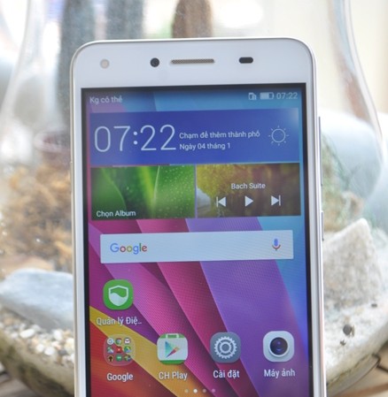 Trên tay Huawei Y5II giá 2,2 triệu đồng Huawei Y5II là chiếc smartphone màn hình 5-inches, hiện đang có giá bán 2,19 triệu đồng tại Việt Nam.