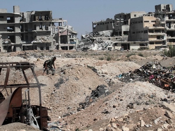 Bản tin 8H: Thỏa thuận ngừng bắn tại Syria bị vi phạm 60 lần Nhà cửa bị phá hủy tại thành phố Aleppo, miền bắc Syria ngày 12/9. (Nguồn: THX/TTXVN)