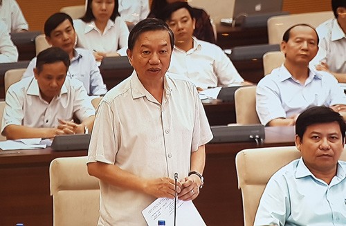 Hơn 2 triệu người vi phạm giao thông bị xử lý trong 6 tháng Bộ trưởng Công an Tô Lâm cho biết tình trạng vi phạm giao thông đang diễn ra tràn lan. Ảnh:Võ Hải/VnExpress