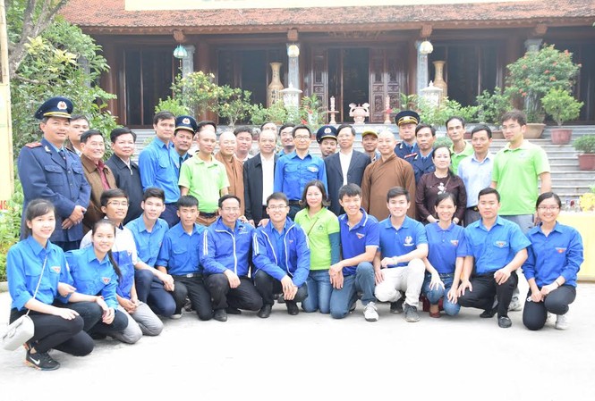 Phật tử Chùa Pháp Vân chung tay bảo vệ môi trường Phật tử Chùa Pháp Vân chung tay bảo vệ môi trường