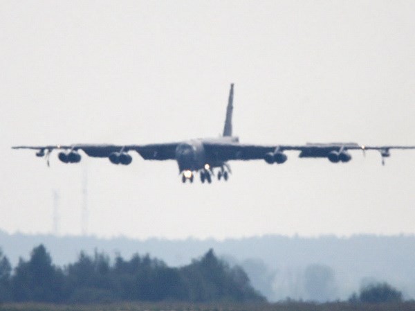 Bản tin 20H: “Pháo đài bay” B-52 của Mỹ bị rơi động cơ khi đang bay Máy bay B-52 của Mỹ. Nguồn: Sputnik.