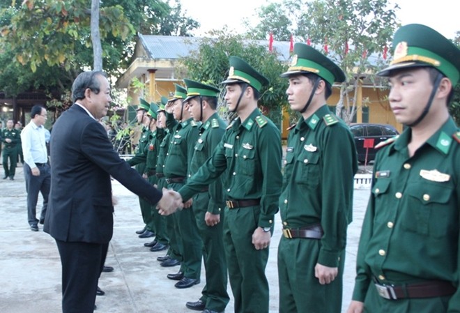 Phó Thủ tướng Trương Hòa Bình chúc Tết sớm đồng bào Đắk Lắk Phó Thủ tướng chúc Tết chiến sĩ Đồn biên phòng Ia Rvê