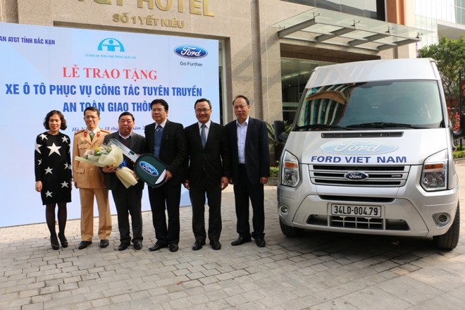 Ford Việt Nam tặng ô tô tuyên truyền giao thông Ford Việt Nam tặng ô tô tuyên truyền giao thông