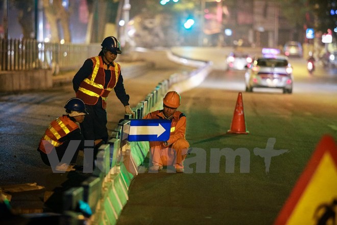 Bản tin 8H: Lắp xong phân cách cho buýt nhanh tại Hà Nội Bản tin 8H: Lắp xong phân cách cho buýt nhanh tại Hà Nội