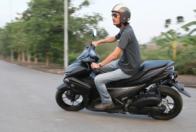 Giảm xóc sau cong lò xo, Yamaha Việt Nam nói an toàn! Honda NVX 155cc. Ảnh: OTXM