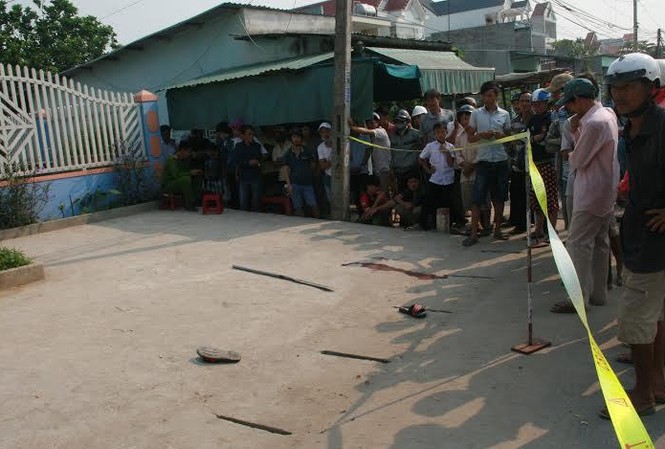 2 đối tượng vụ ‘loạn chiến trong đêm’ ra đầu thú Hiện trường vụ án mạng.
