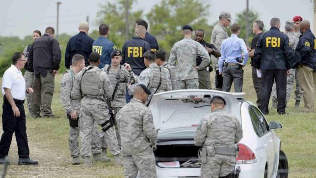 Kẻ nổ súng ở căn cứ không quân Mỹ là cựu đặc vụ FBI Bên trong Căn cứ Không quân Lackland.