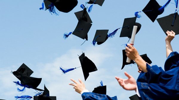 Sinh viên phải uống rượu mới được... tốt nghiệp ra trường Ảnh minh họa.