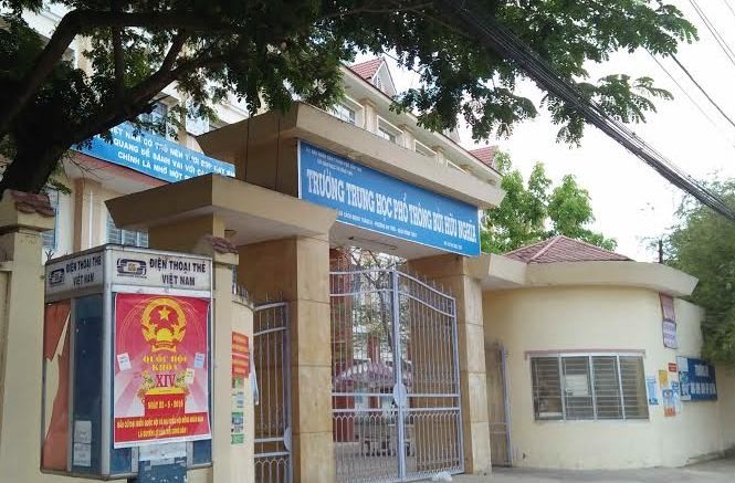 Một học sinh té từ lầu 3 chấn thương đầu Trường THPT Bùi Hữu Nghĩa nơi xảy ra vụ học sinh té lầu. Ảnh: Tộc Kim