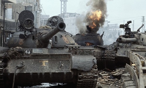 3 chiếc xe tăng T-54 cháy tại Ngã tư Bảy Hiền sáng 30/4. Ảnh: Corbis