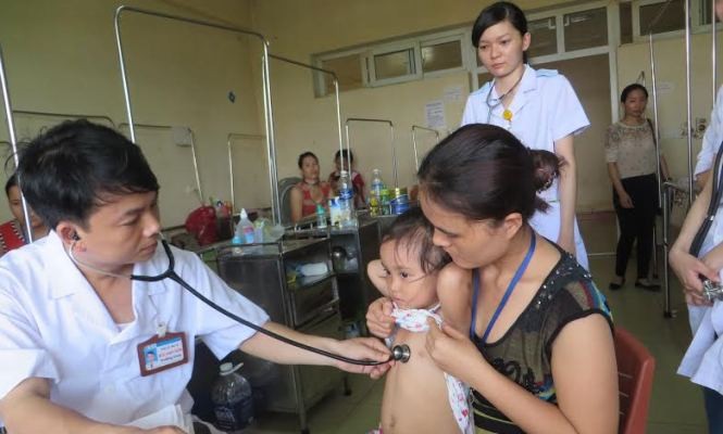 Nắng nóng bất thường, bệnh nhi tăng gấp ba lần Nắng nóng bất thường, bệnh nhi tăng gấp ba lần