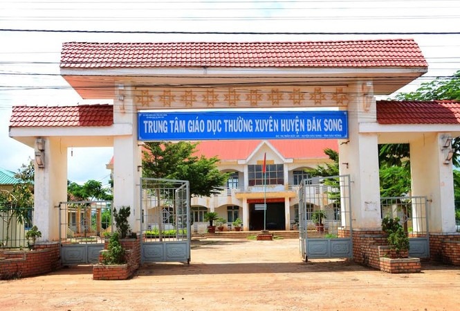 Tạm đình chỉ công tác giám đốc bị tố làm giả học bạ Trung tâm giáo dục thường xuyên huyện Đắk Song