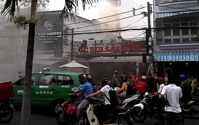 Cháy tiệm bán cà phê, cả khu phố náo loạn Hiện trường vụ cháy.