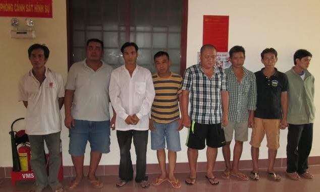 Bắt quả tang ổ đánh bạc tại Bến Tre Những đối tượng đánh bạc bị bắt.