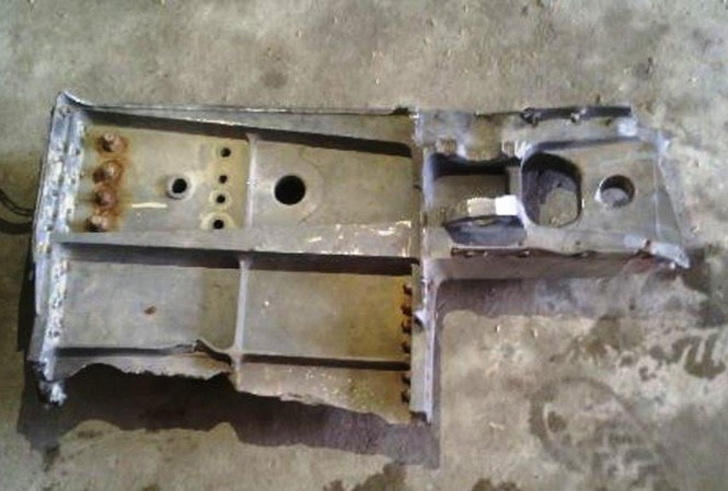 Phát hiện thêm mảnh vỡ kim loại nghi của Su-30MK2 Ngư dân Nghệ An vớt được mảnh hợp kim nặng khoảng 30kg nghi là của Su-30.