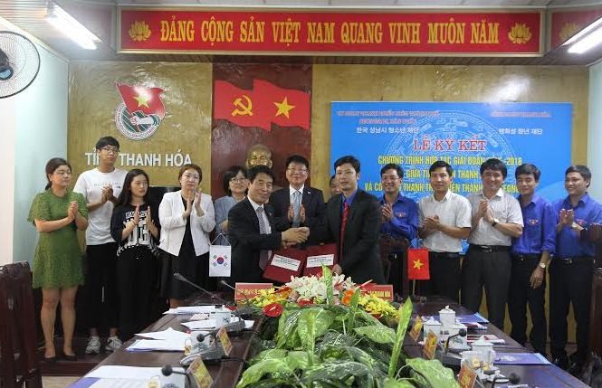Ký hợp tác với cơ quan thanh thiếu niên thành phố Seongnam Ký kết giữa hai cơ quan. Ảnh: Hoàng Lam