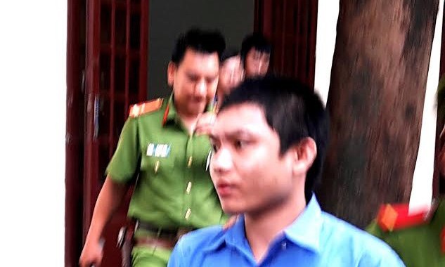 Đâm chết anh trai vì bị mắng Đâm chết anh ruột vì lời mắng “ở nhà không chịu đi làm”, Nguyễn Hoài Linh lãnh 18 năm tù. Ảnh: Tân Châu.