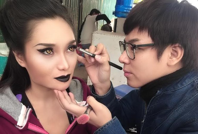 Dừng học đại học theo đuổi đam mê thành tỷ phú Quân Bee từng gác lại giấc mơ đại học để theo đuổi nghề làm đẹp.