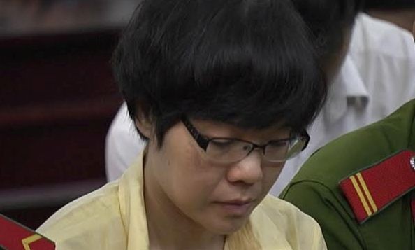Giai đoạn 2 “đại án” Huyền Như: Truy nã một bị can đã bỏ trốn ‘Siêu lừa’ Huỳnh Thị Huyền Như tại một phiên tòa. Ảnh: Tân Châu