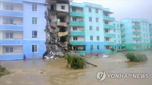 Sập chung cư Triều Tiên vì mưa lớn, 34 người có thể đã chết Lũ lụt ở Triều Tiên. Ảnh: Yonhap