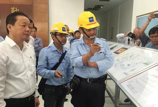 Bộ trưởng Bộ TN&MT kiểm tra việc xả thải tại Formosa Bộ trưởng Trần Hồng Hà kiểm tra tại Formosa.