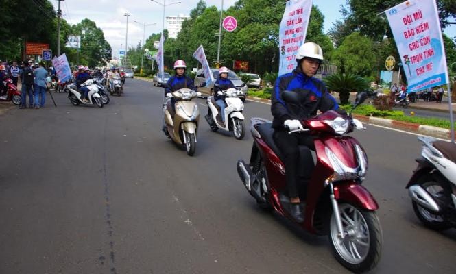 Đắk Lắk: Ra quân 'Tháng hành động an toàn giao thông' Đắk Lắk: Ra quân 'Tháng hành động an toàn giao thông'