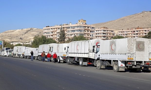 Liên Hợp Quốc chỉ trích chính quyền Syria chặn xe viện trợ vào Aleppo Mặc dù Aleppo đang đối mặt với tình trạng thiếu lương thực và nhiên liệu trầm trọng, chính quyền vẫn ngăn cản viện trợ từ Liên Hợp Quốc.