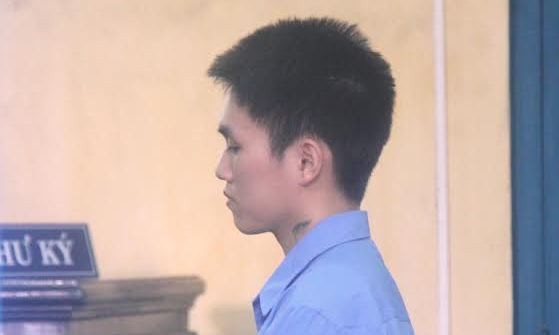9X chuyên giao nhận ma túy và súng, đạn để kiếm tiền tiêu xài Nguyễn Văn Thiện bị tuyên 22 năm tù sáng nay 19/9. Ảnh: Tân Châu