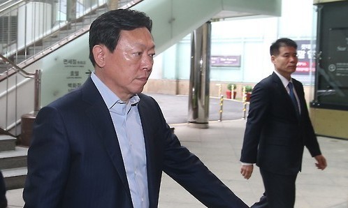Chủ tịch Tập đoàn Lotte bị điều tra cáo buộc tham nhũng Chủ tịch Lotte Shin Dong-bin. Ảnh: Yonhap News