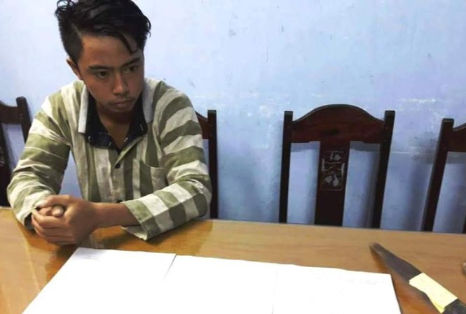Nhóm côn đồ mang dao, mã tấu truy sát nam thanh niên Đối tượng Phan Mạnh vẫn tỏ ra lỳ lợm tại cơ quan công an huyện Phú Lộc.