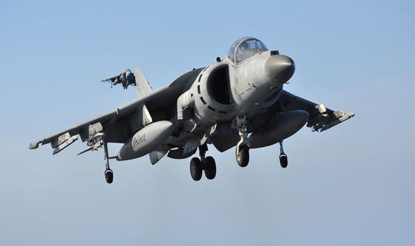 Máy bay chiến đấu Mỹ mất tích sau khi lao xuống biển Một chiếc máy bay phản lực AV8B Harrier II.