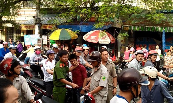 Cô gái dùng mũ bảo hiểm bắt cướp trên đường phố Sài Gòn Nghi phạm cướp dây chuyền