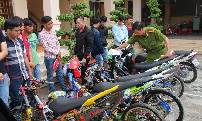 TP.HCM tái phát nạn đua xe trái phép Lực lượng Công an xử lý một nhóm đối tượng có dấu hiệu tụ tập đua xe.