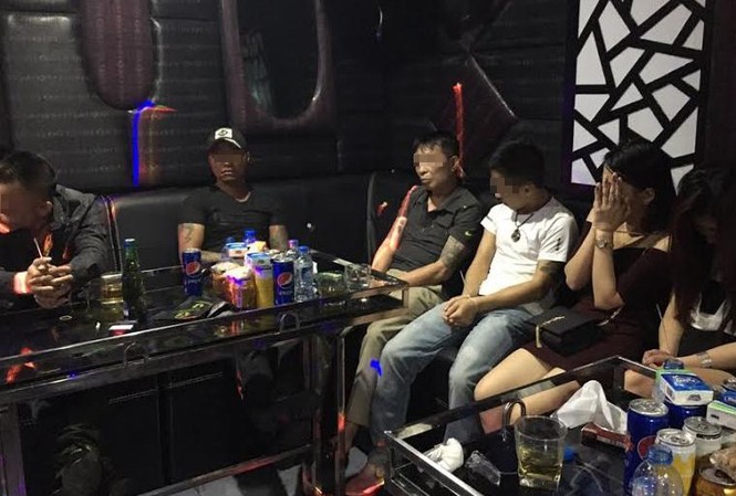 Đột kích 'động lắc' ở Hải Phòng, tạm giữ 50 người Đột kích 'động lắc' ở Hải Phòng, tạm giữ 50 người